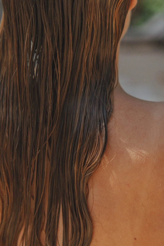 Hair loss in summer? Causes and natural remedies for healthy hair