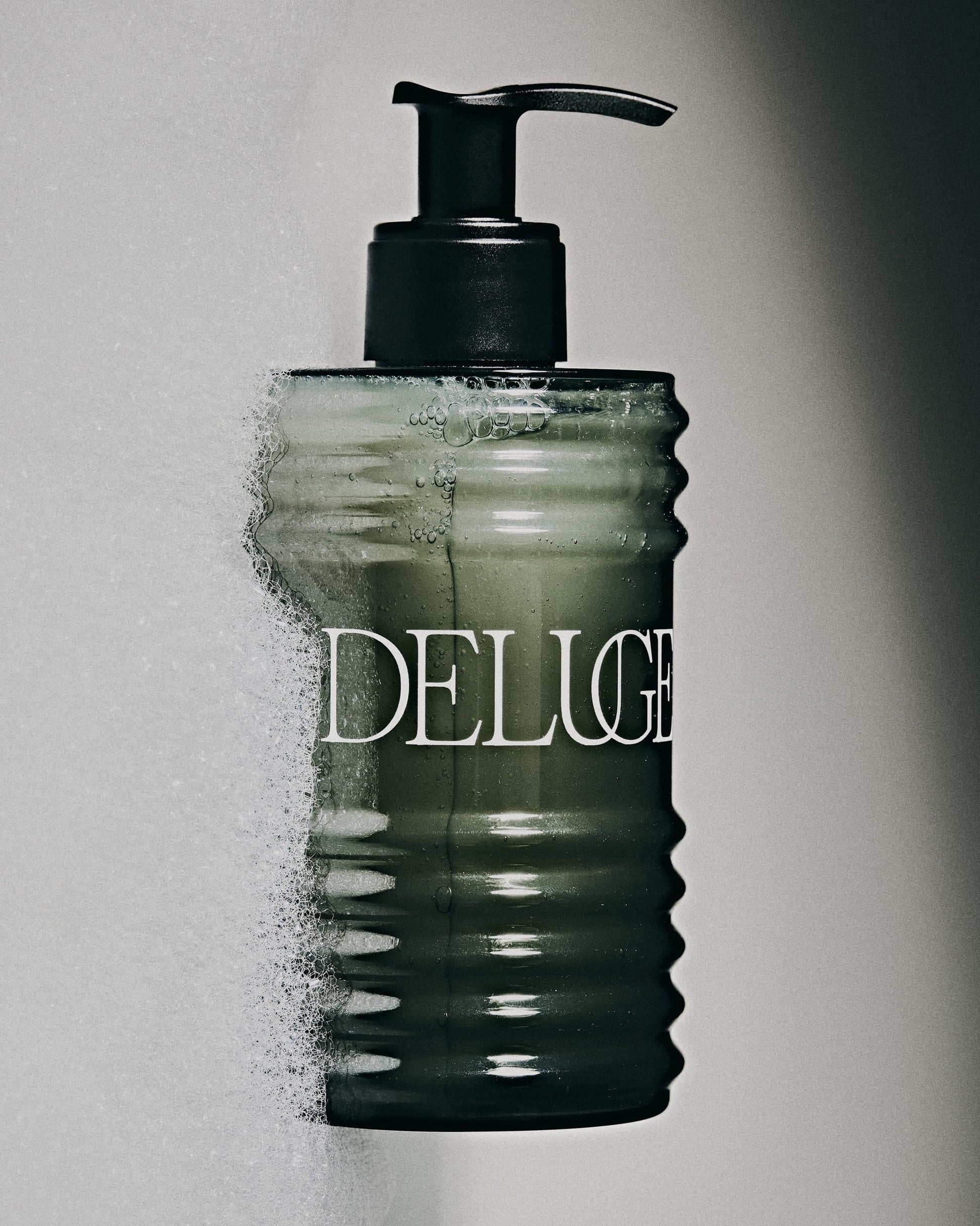 Gentle cleansing shampoo fles met schuim